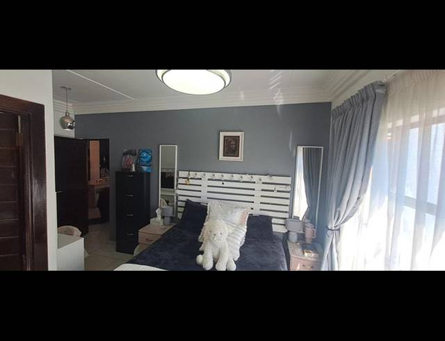 3 BEDROOM TOWNHOUSE FOR SALE IN EVELEIGH